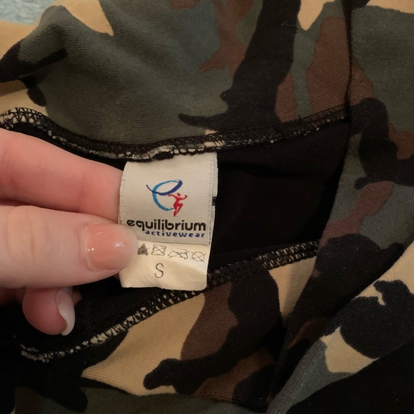 Equilibrium active wear set - Picture 3 of 3